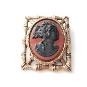 Vintage Cameo Brooch